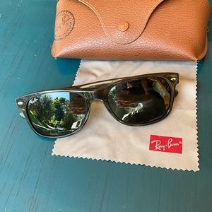 RayBan RB2132 NEW WAYFARER- TORTOISE/GREEN